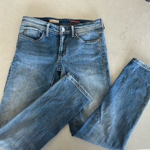 Pilcro jeans size 25 slim boyfriend style